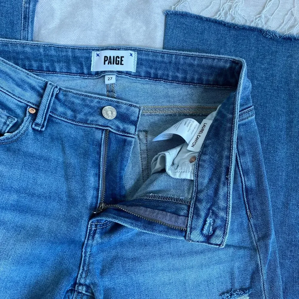 Paige Sz 27 Laurel Canyon Jeans in Nostalgia Wash Bootcut Distressed Light Wash